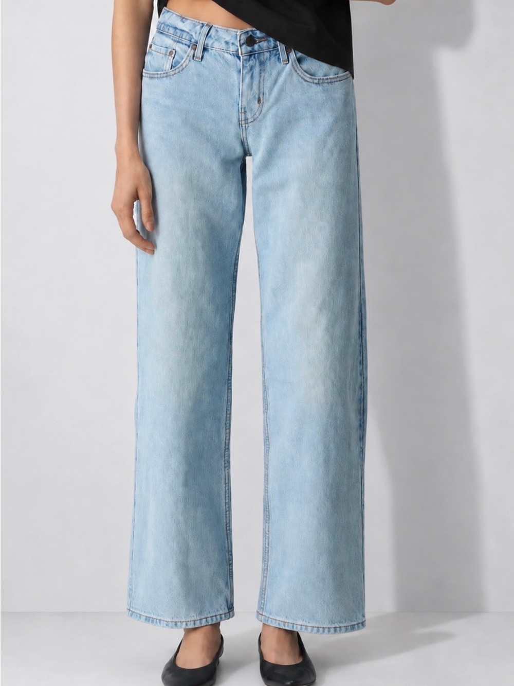LEVI’S Low Loose Light Wash Straight Leg Jeans Size 32